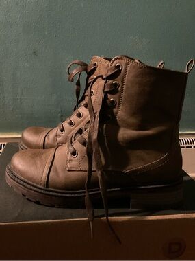 Lace-Up Combat Boots in Brown